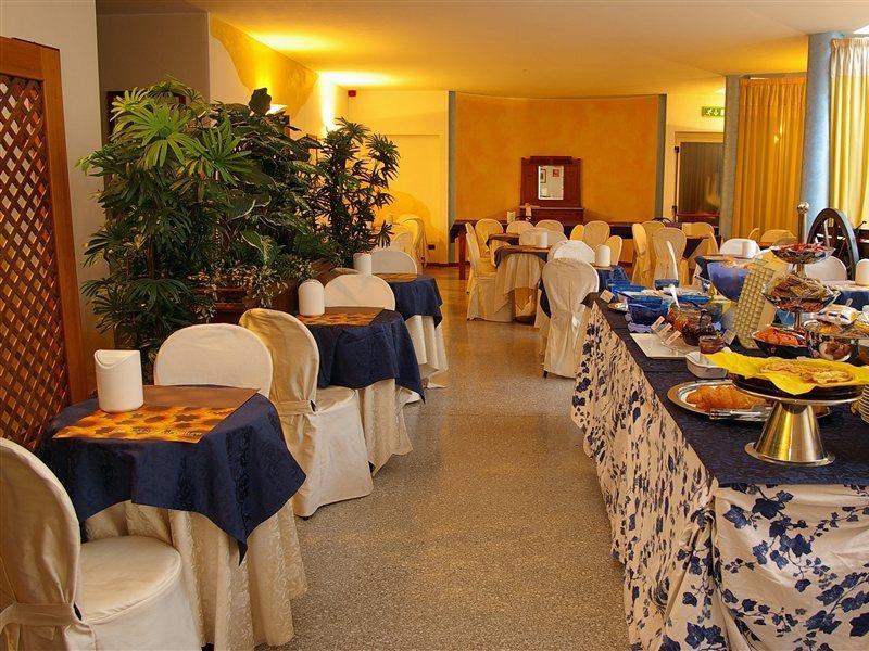 Hotel Postumia Dossobuono Exterior foto