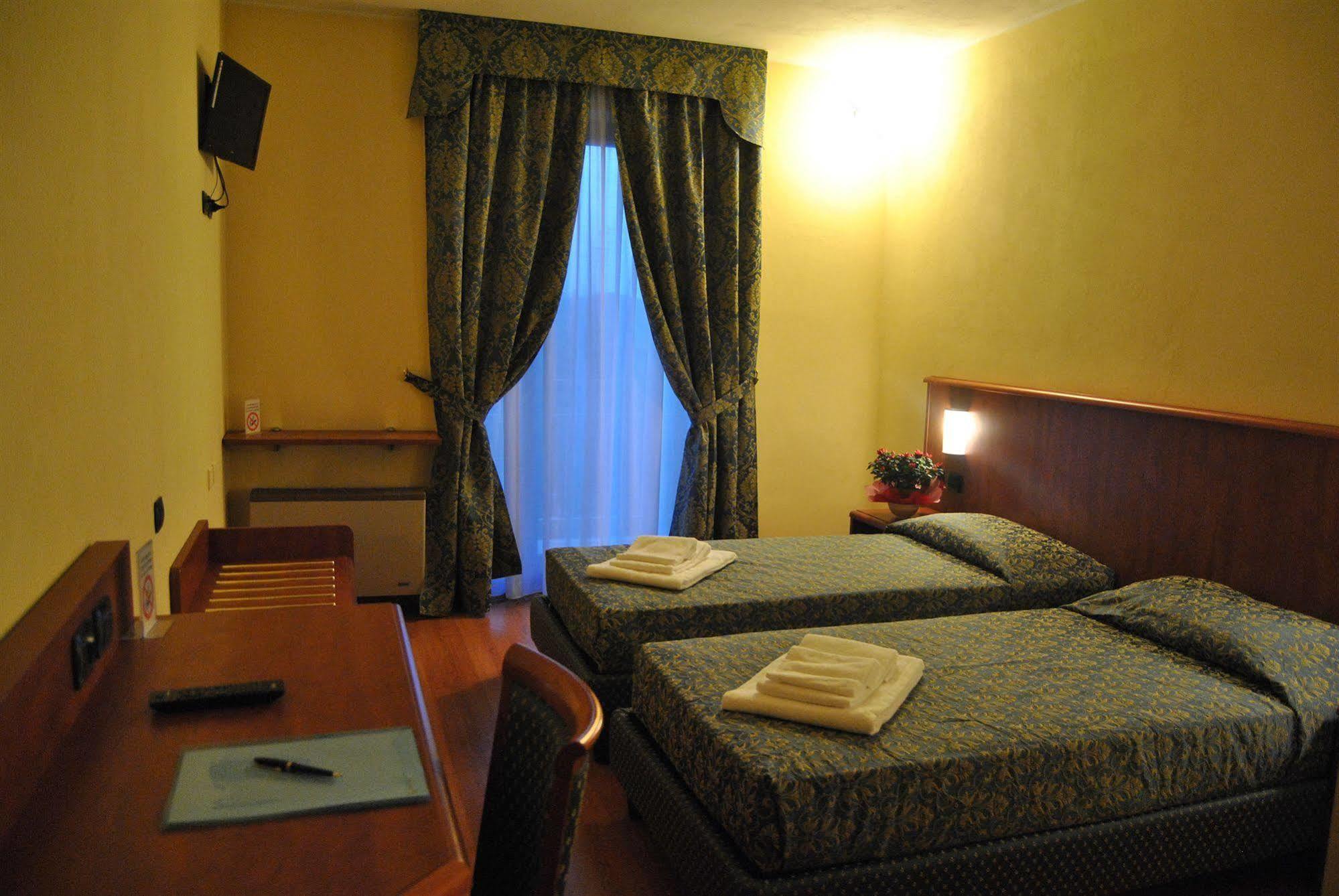 Hotel Postumia Dossobuono Exterior foto